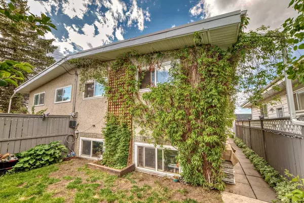 Calgary, AB T3B 1W7,7125 37 AVE NW