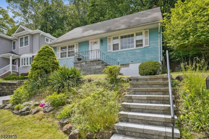 28 Halsted St, Verona Twp., NJ 07044