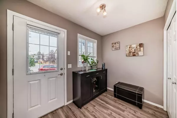 Calgary, AB T3K 0C8,25 Covebrook PL NE