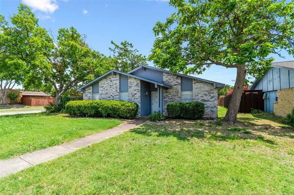 2052 Kings Road, Carrollton, TX 75007