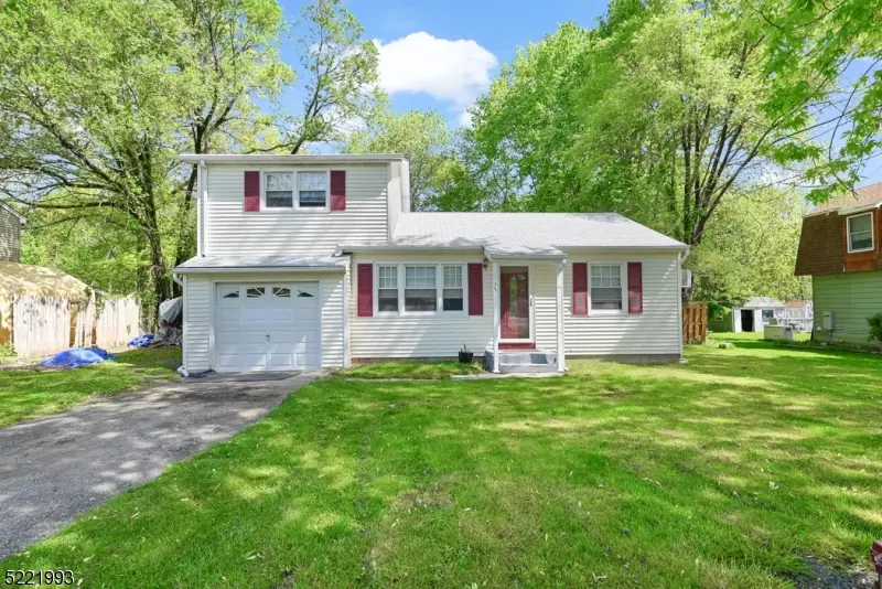 35 Edgecumb Rd, West Milford Twp., NJ 07480