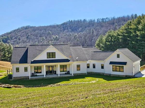 1516 Powder Mill RD, Elk Creek, VA 24326