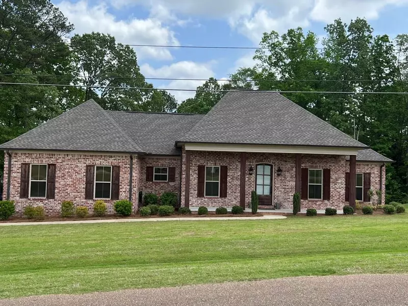 303 Lakes Drive North, Oxford, MS 38655