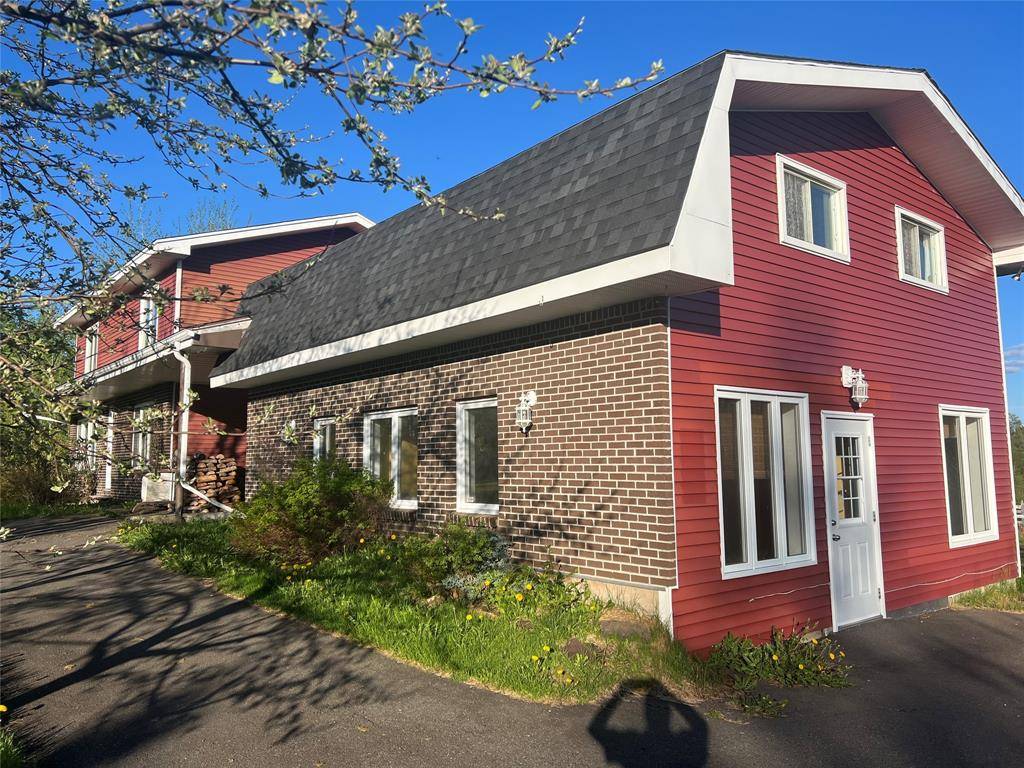 Grand Falls-windsor, NL A2A 2J2,472 Grenfell Heights