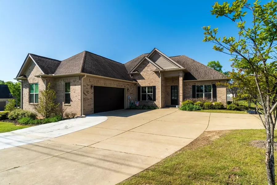 137 Lakes Dr South, Oxford, MS 38655