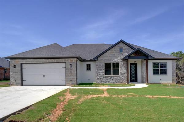 5806 Stonegate Circle, Granbury, TX 76048