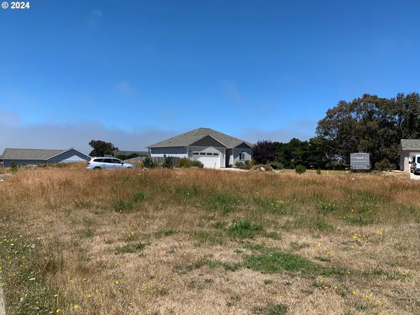 Bandon, OR 97411,843 SPYGLASS DR