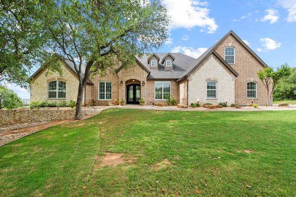 2103 Wills Way Drive,  Granbury,  TX 76049