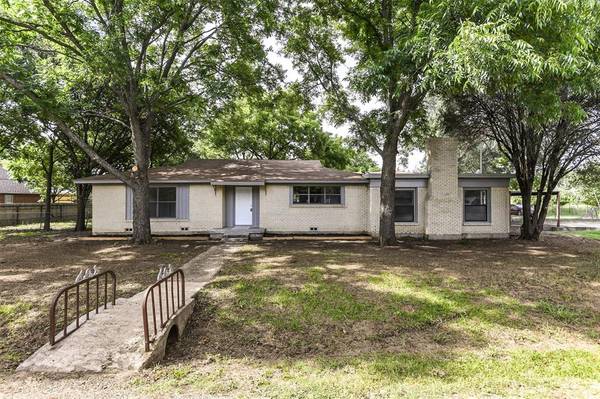 1100 Stella Mae Drive, Fort Worth, TX 76028