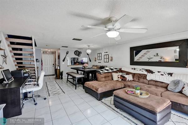 Oakland Park, FL 33309,2700 S Oakland Forest Dr  #301