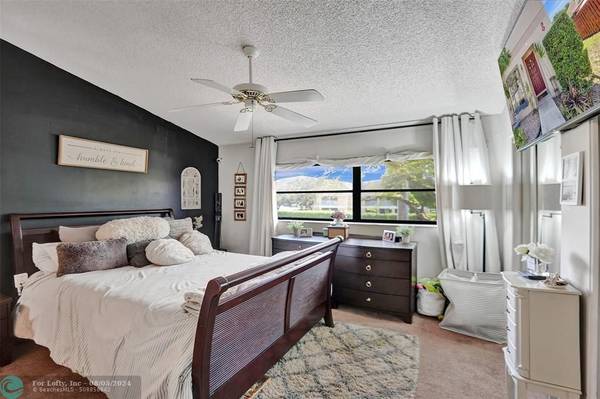 Oakland Park, FL 33309,2700 S Oakland Forest Dr  #301