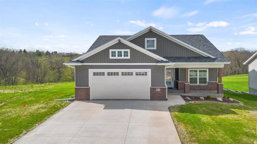 305 Vista Ridge Drive, Kalona, IA 52247