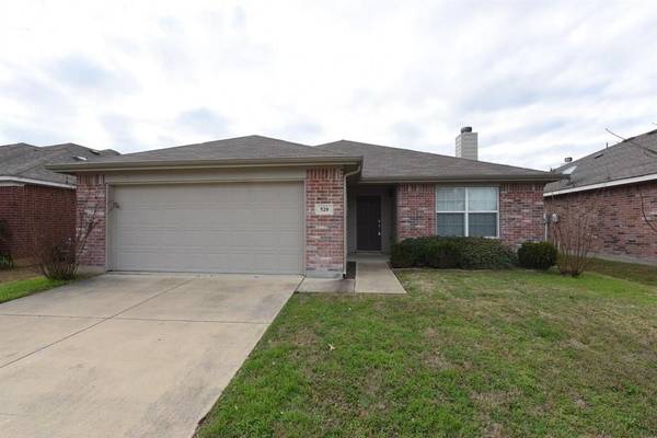 520 Lead Creek Drive, Fort Worth, TX 76131