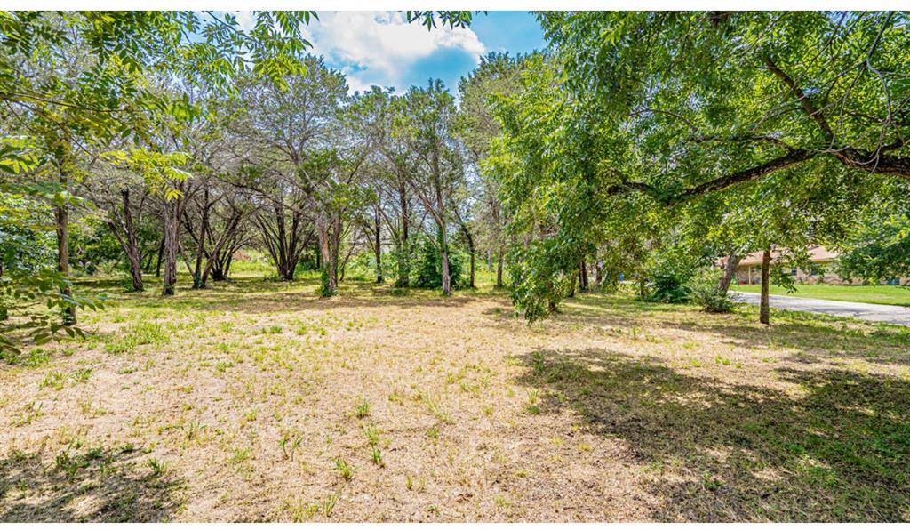 813 Woodhaven, Granbury, TX 76048