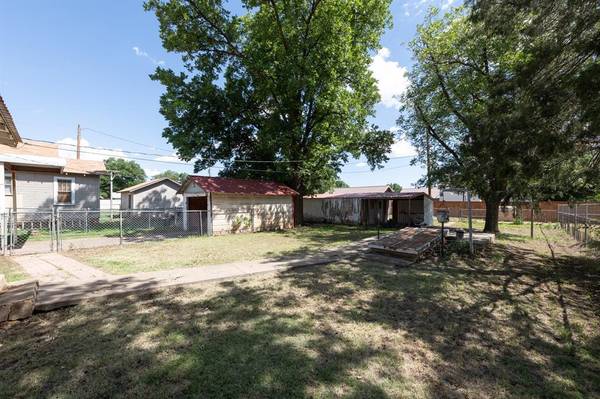 Childress, TX 79201,406 SE Ave H