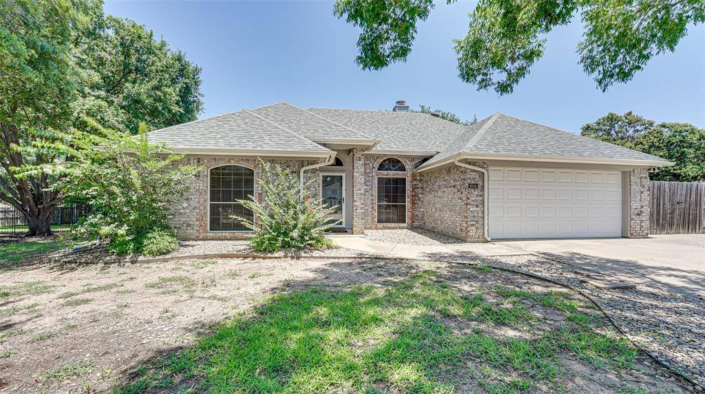 606 Hilltop Court, Kennedale, TX 76060