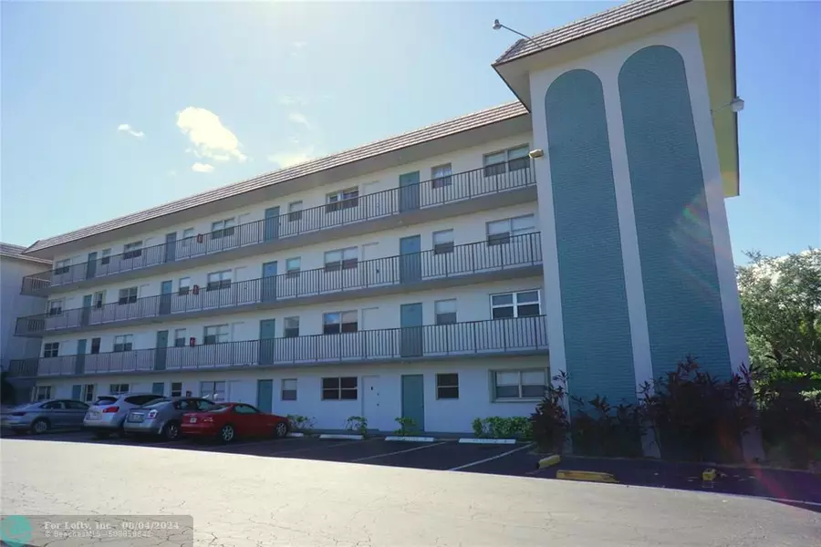 4311 Crystal Lake Dr  #321, Deerfield Beach, FL 33064