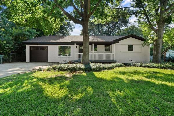 816 Zelda Drive, Hurst, TX 76053