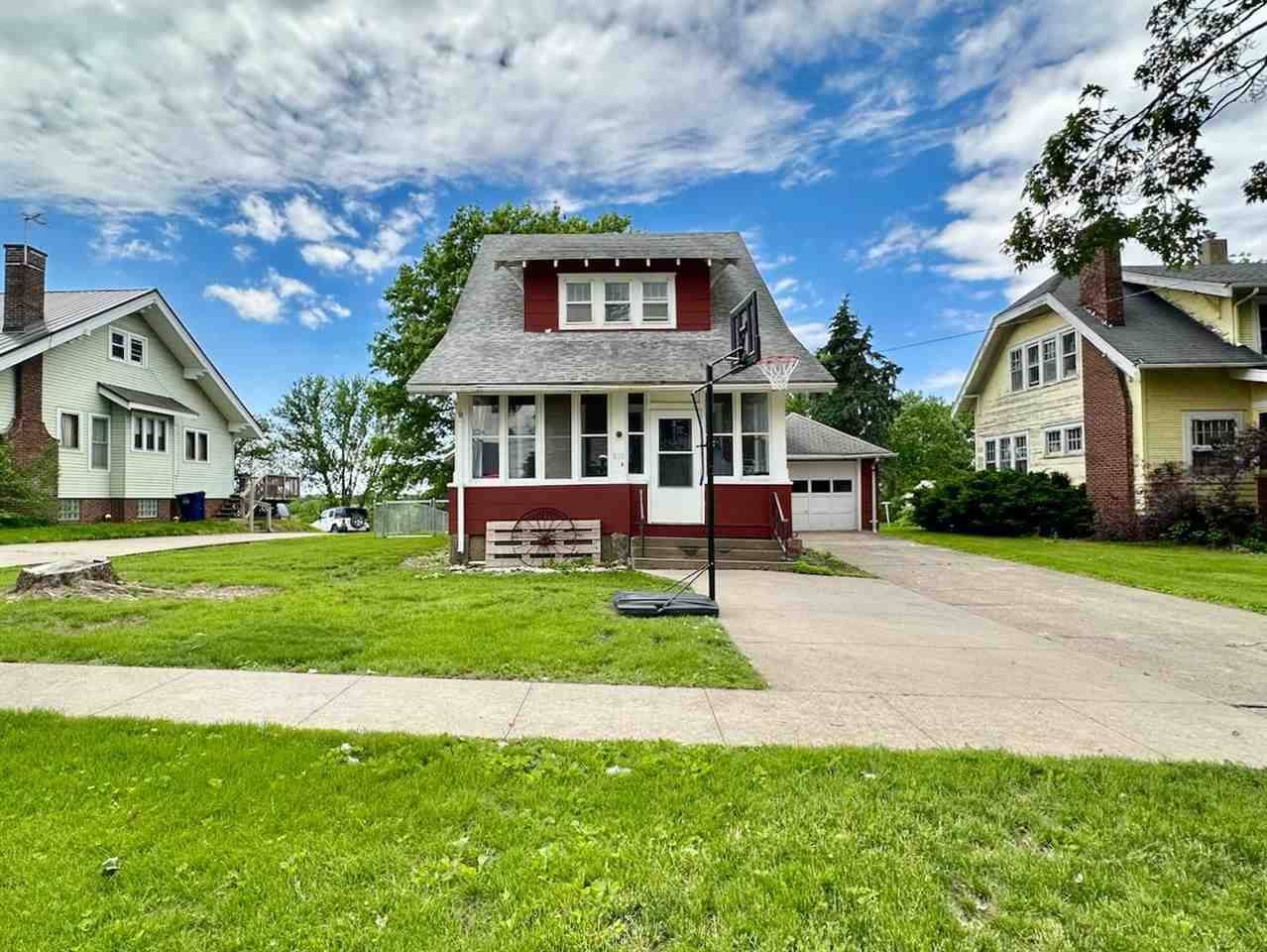 619 Williams St, Victor, IA 52347