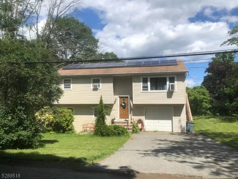 56 Lakeview Dr, West Milford Twp., NJ 07480