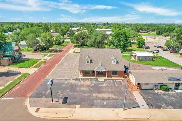 621 W 3rd Street, Elk City, OK 73644