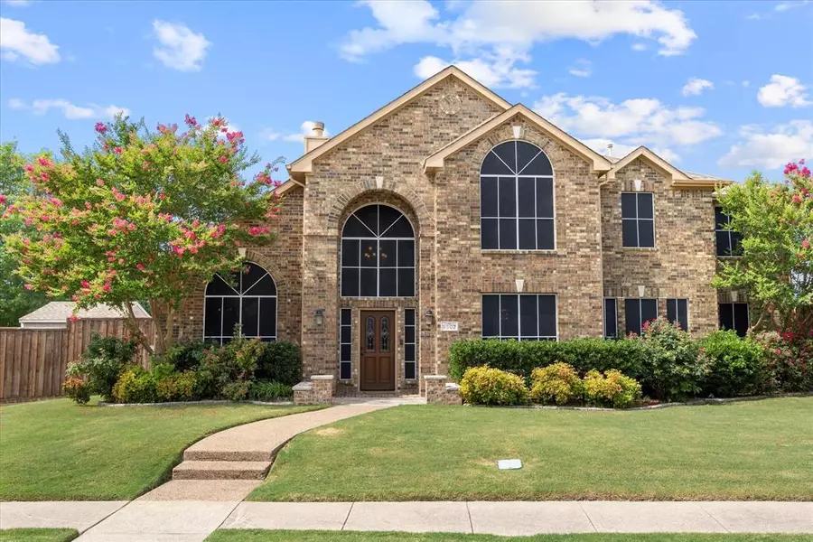 8902 Watersway Drive, Rowlett, TX 75088