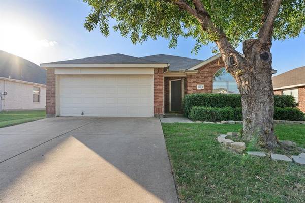 2754 Sun Rise Lane,  Grand Prairie,  TX 75052