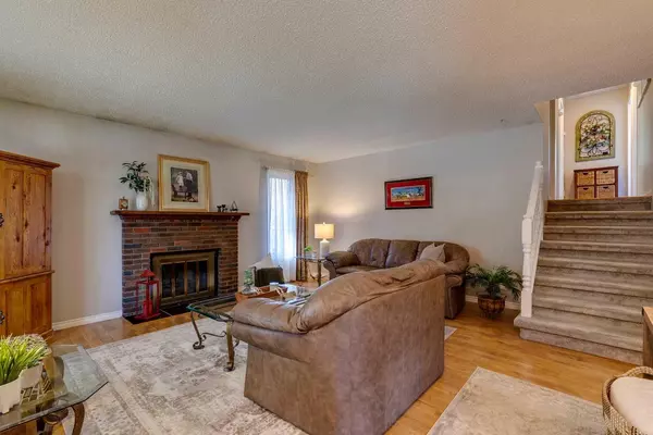 Calgary, AB T2X 1T6,68 Sunhurst CRES SE