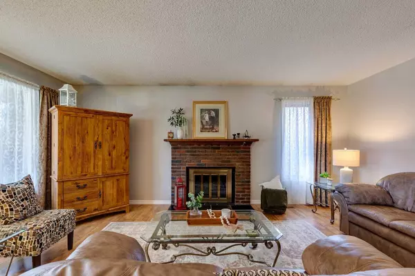 Calgary, AB T2X 1T6,68 Sunhurst CRES SE