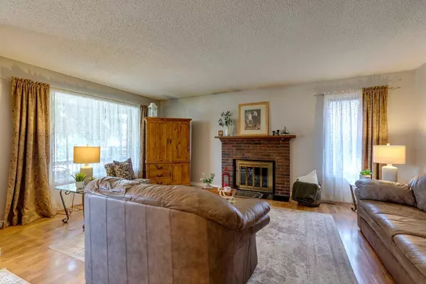 Calgary, AB T2X 1T6,68 Sunhurst CRES SE