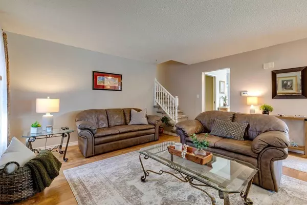 Calgary, AB T2X 1T6,68 Sunhurst CRES SE