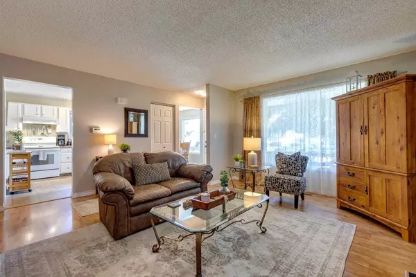 Calgary, AB T2X 1T6,68 Sunhurst CRES SE