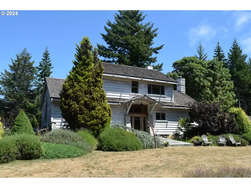 97137 N BANK ROGUE RIVER RD, Gold Beach, OR 97444