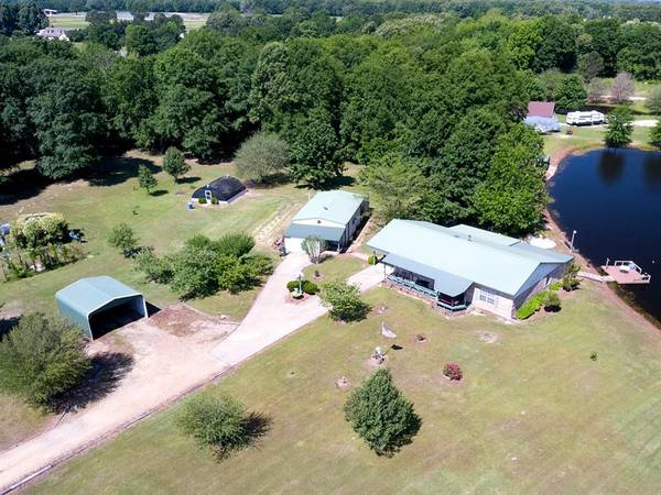 208 Laramie Lake Drive, Powderly, TX 75473