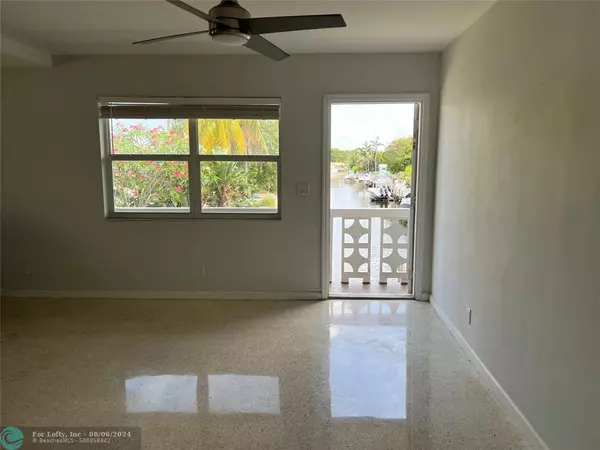 Pompano Beach, FL 33060,510 SW 15th St  #206