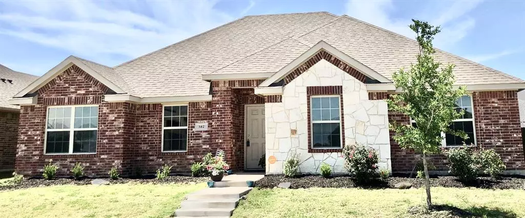 517 Clearlake Drive, Waxahachie, TX 75165