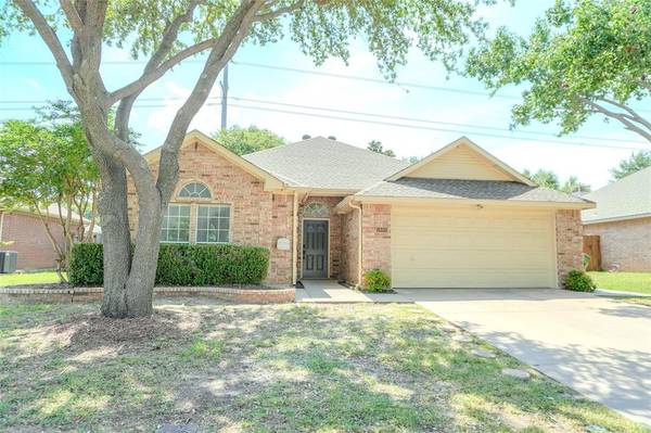 1992 Kenny Court,  Lewisville,  TX 75067