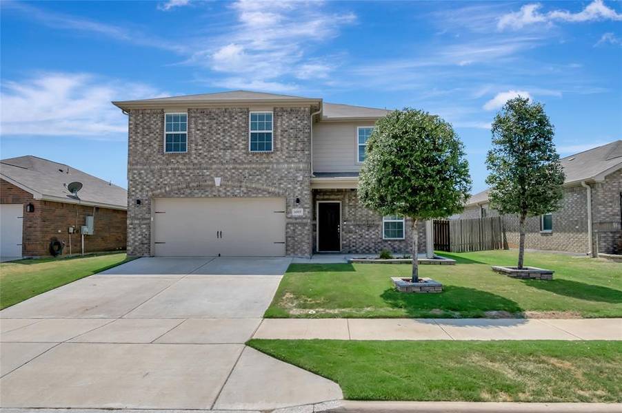 6005 Amber Cliff Lane, Fort Worth, TX 76179