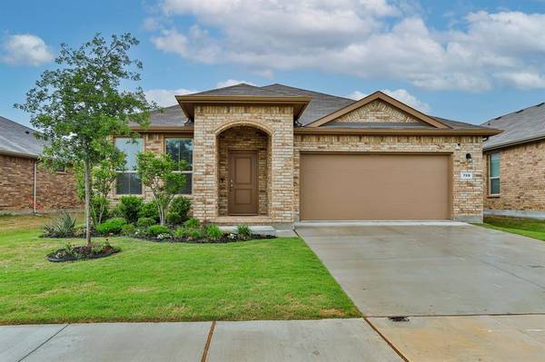 709 Blackhorse Trail, Fort Worth, TX 76247