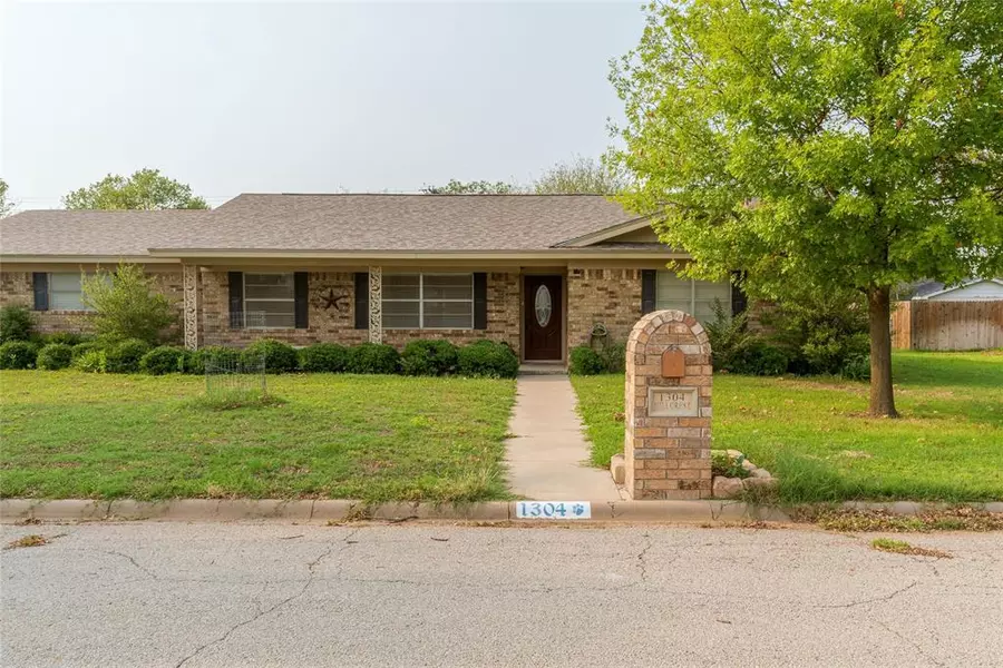 1304 Hillcrest Street, Coleman, TX 76834