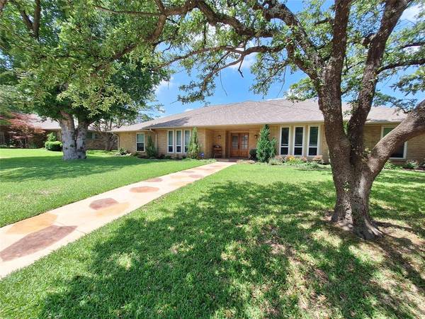 6817 Roundrock Road, Dallas, TX 75248