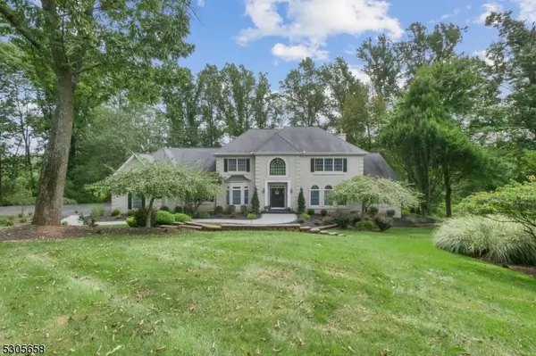 17 Forestdale Dr, Readington Twp., NJ 08889