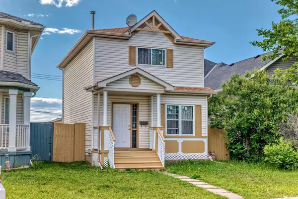 Calgary, AB T3J 3N3,8 Martinglen Mews NE