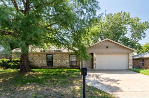 6002 Maple Springs Drive, Arlington, TX 76001