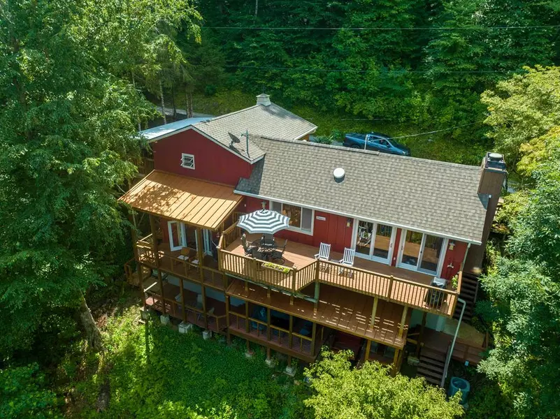 498 Nantahala Shores Road, Topton, NC 28781