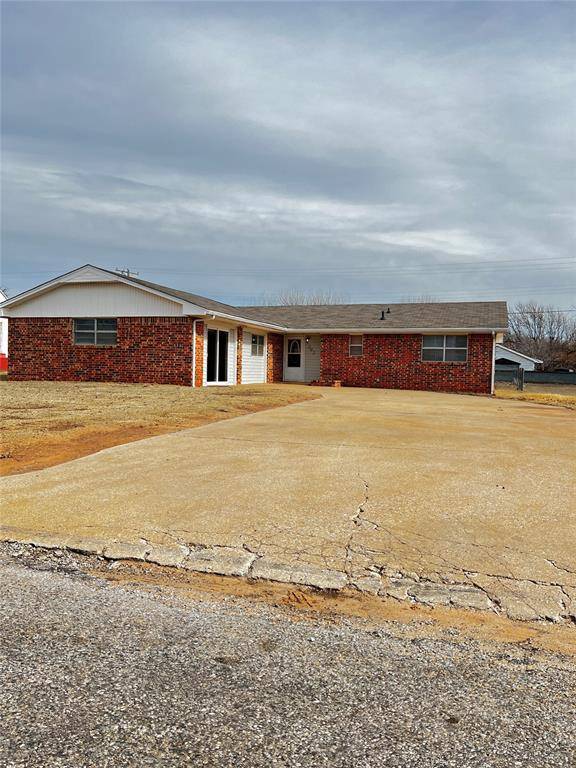 202 S Locust Street, Seiling, OK 73663