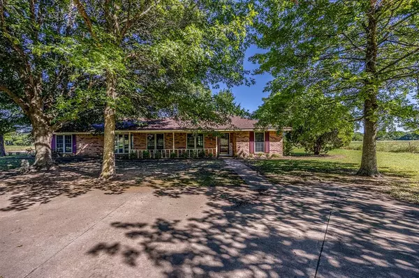 6140 County Road 402, Grandview, TX 76050