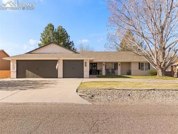 230 W Venturi DR, Pueblo West, CO 81007