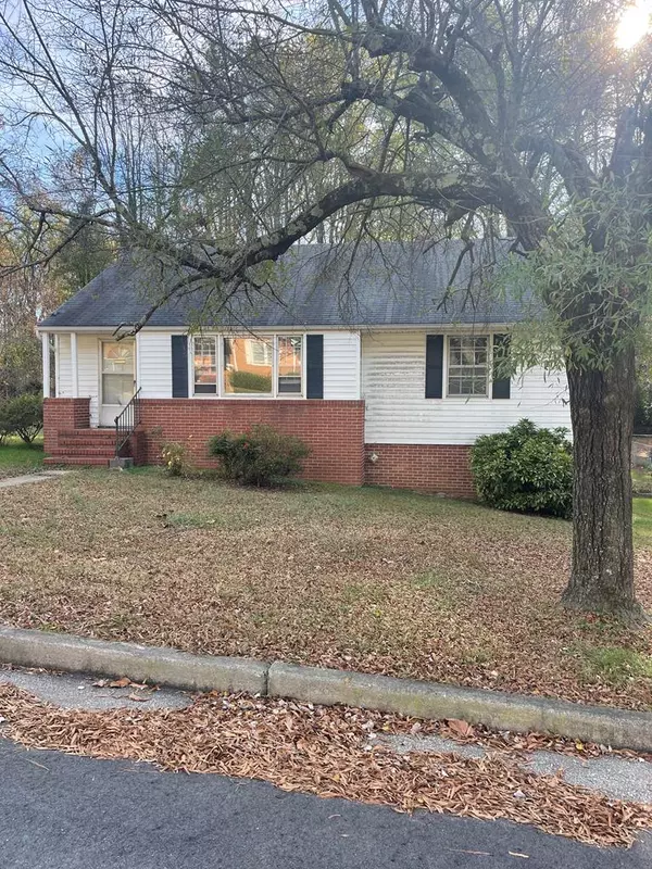 313 W High St, South Hill, VA 23970