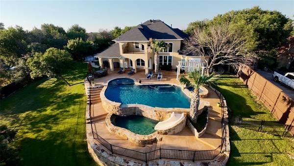 137 Crest Canyon Drive,  Fort Worth,  TX 76108